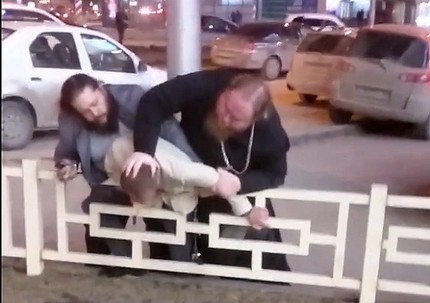 Бьёт - значит любит