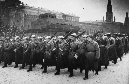 Во славу коммунистов